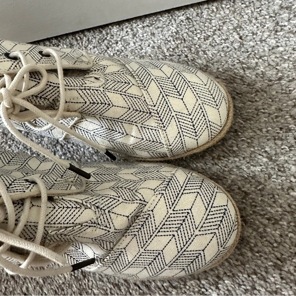 TOMS Desert Chevron Cream Blue Espadrilles Lace-Up Ankle Wedges Women’s Size 9